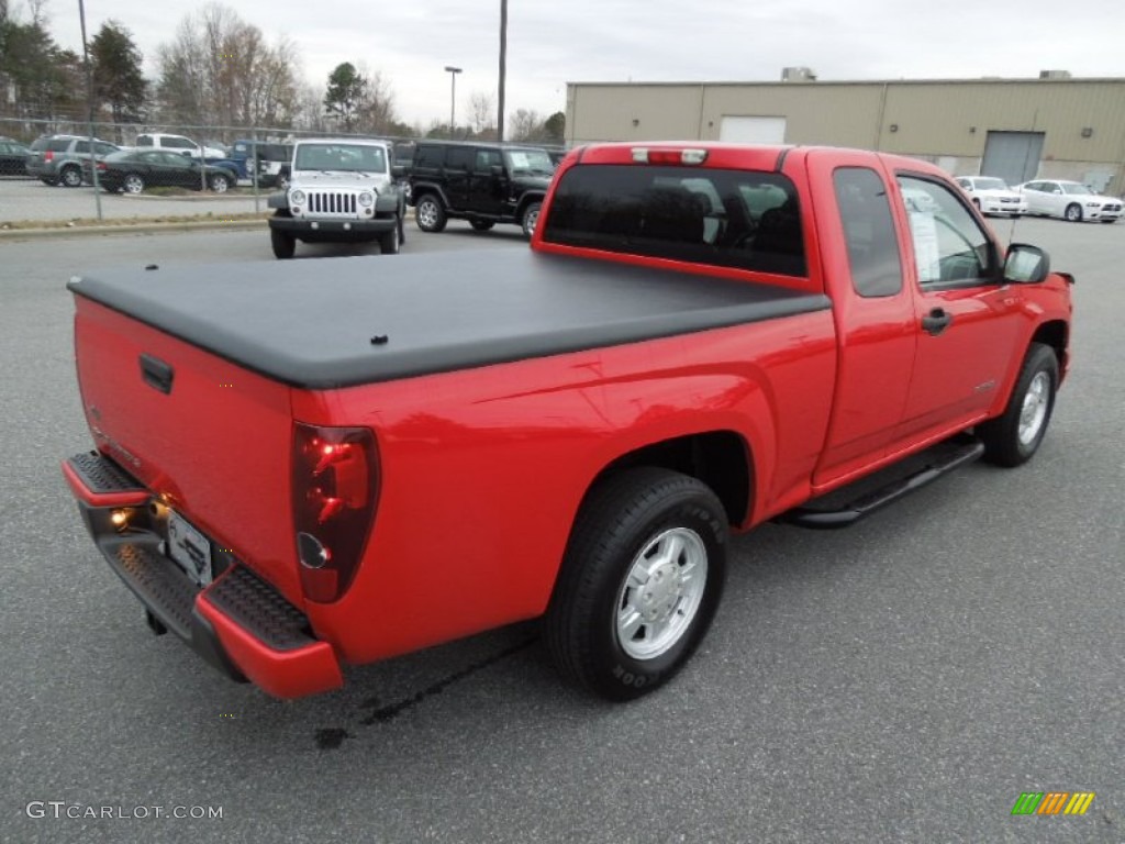 2004 Colorado LS Extended Cab - Victory Red / Very Dark Pewter photo #4