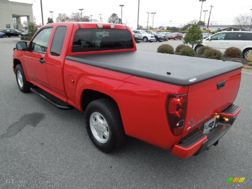 2004 Colorado LS Extended Cab - Victory Red / Very Dark Pewter photo #5