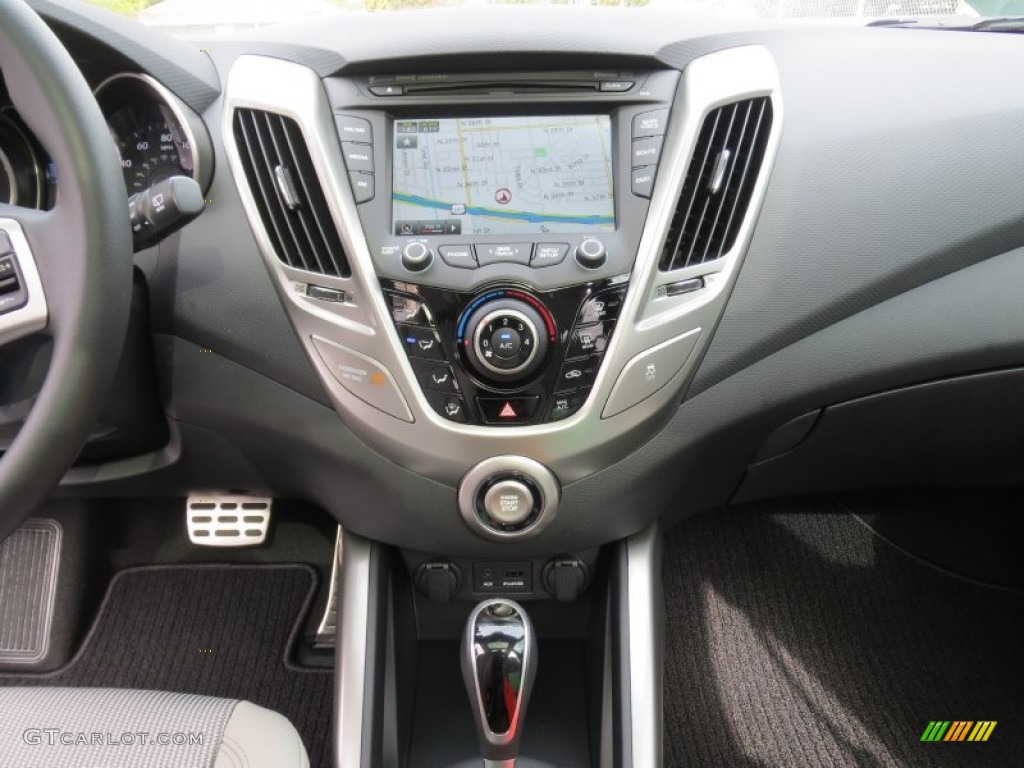 2013 Hyundai Veloster Standard Veloster Model Controls Photo #73992153