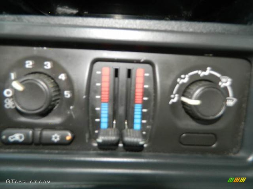 2007 Silverado 2500HD Classic Crew Cab 4x4 - Summit White / Dark Charcoal photo #17
