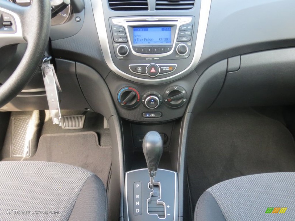 2013 Hyundai Accent GS 5 Door Controls Photo #73992808