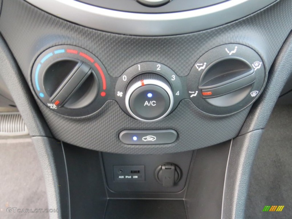 2013 Hyundai Accent GS 5 Door Controls Photo #73992854