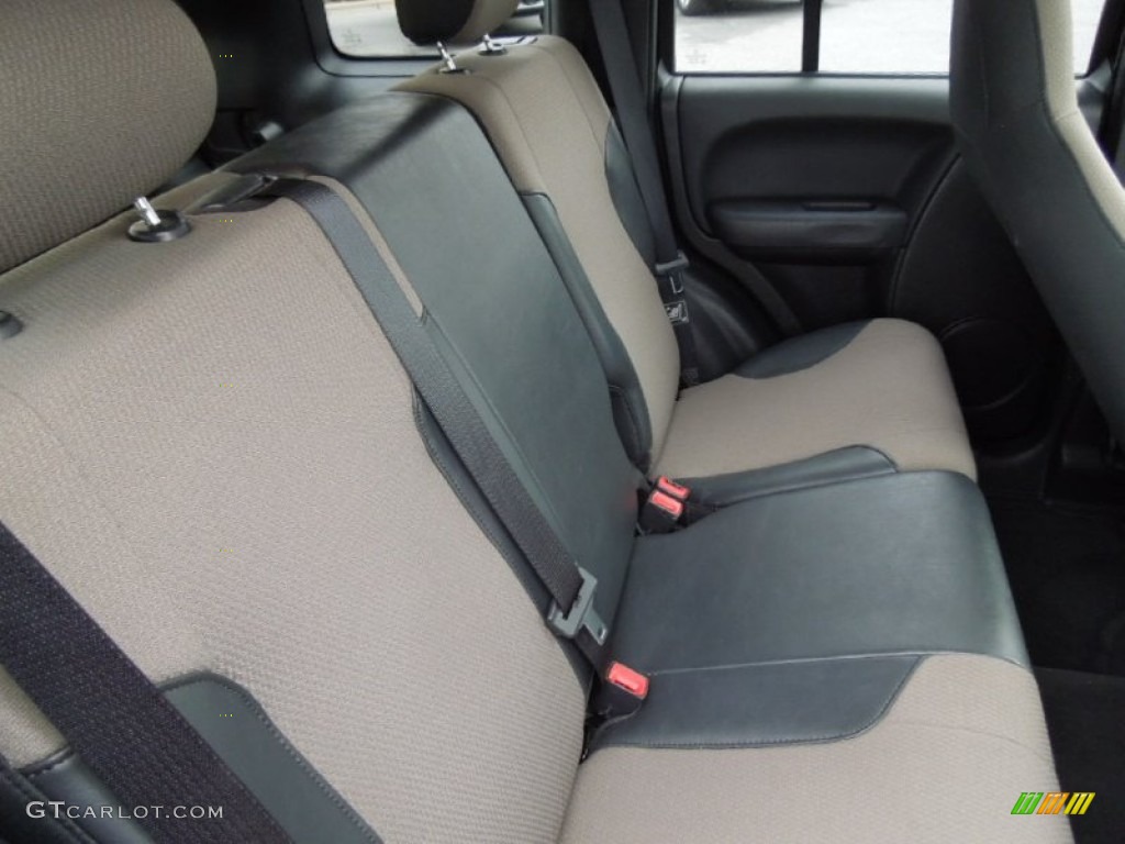 2004 Jeep Liberty Rocky Mountain Edition 4x4 Rear Seat Photos