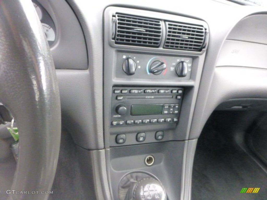 2001 Ford Mustang Cobra Coupe Controls Photo #73993362