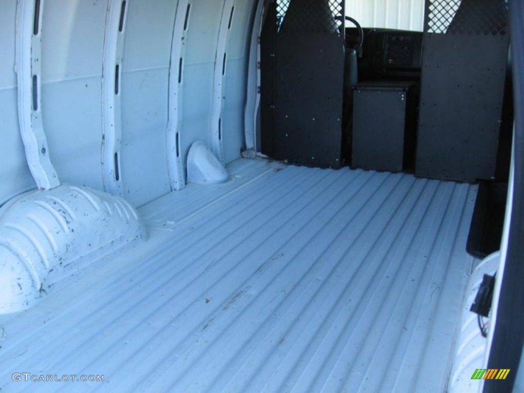 2004 Express 3500 Cargo Van - Summit White / Medium Dark Pewter photo #9