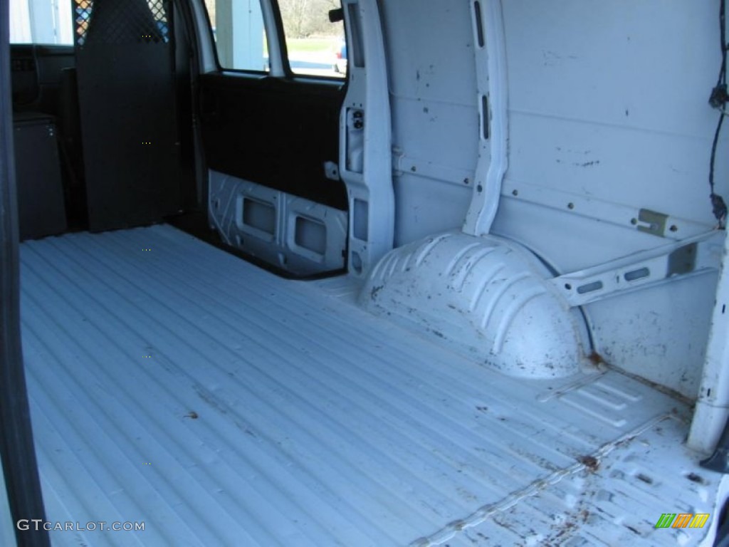 2004 Express 3500 Cargo Van - Summit White / Medium Dark Pewter photo #10