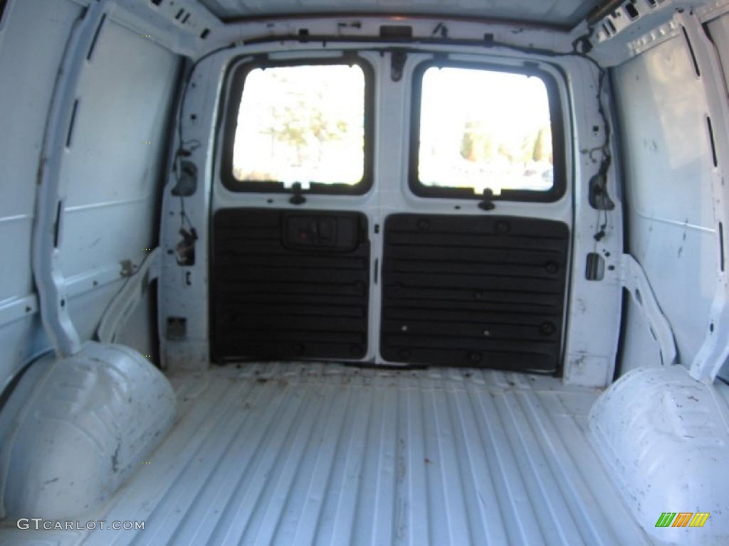 2004 Express 3500 Cargo Van - Summit White / Medium Dark Pewter photo #13