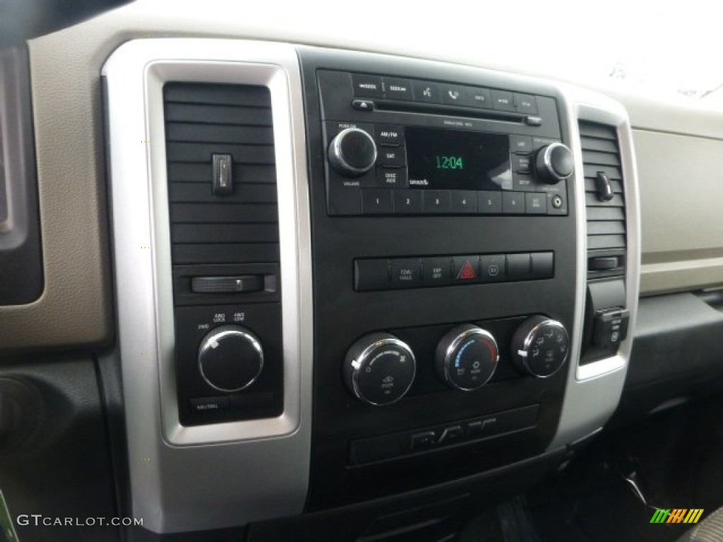 2009 Dodge Ram 1500 SLT Quad Cab 4x4 Controls Photo #73994169