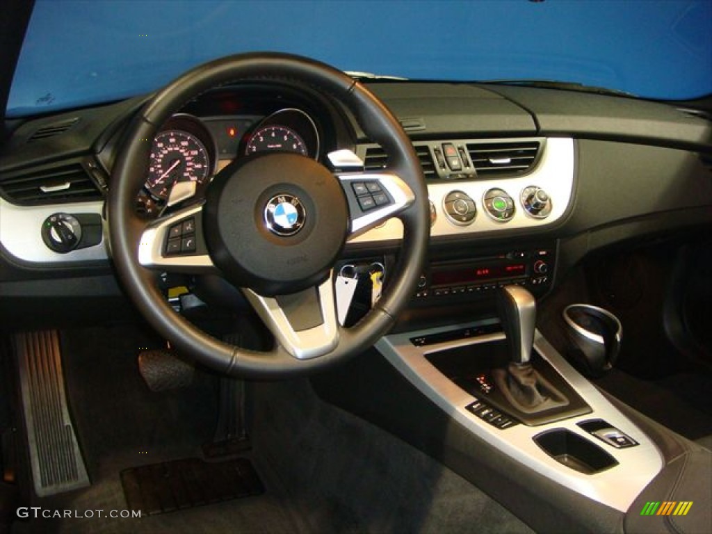 2010 BMW Z4 sDrive30i Roadster Black Dashboard Photo #74000337