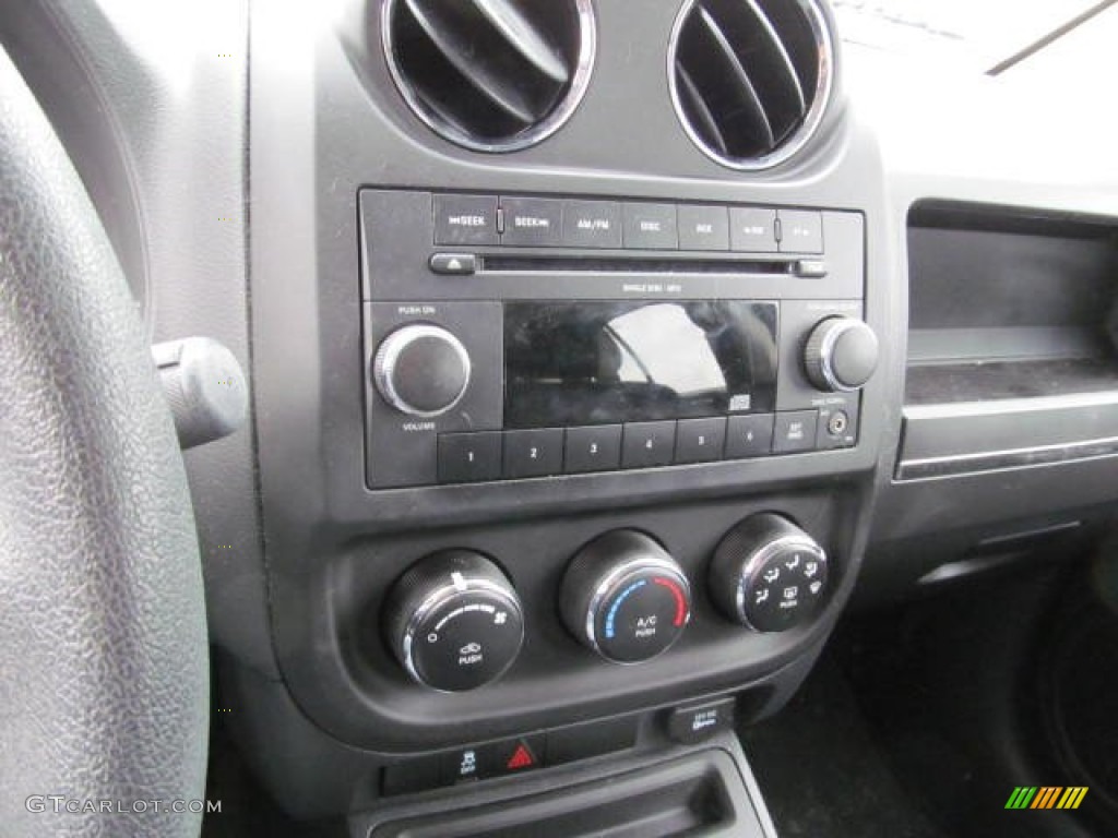 2010 Jeep Compass Sport 4x4 Controls Photo #74003481