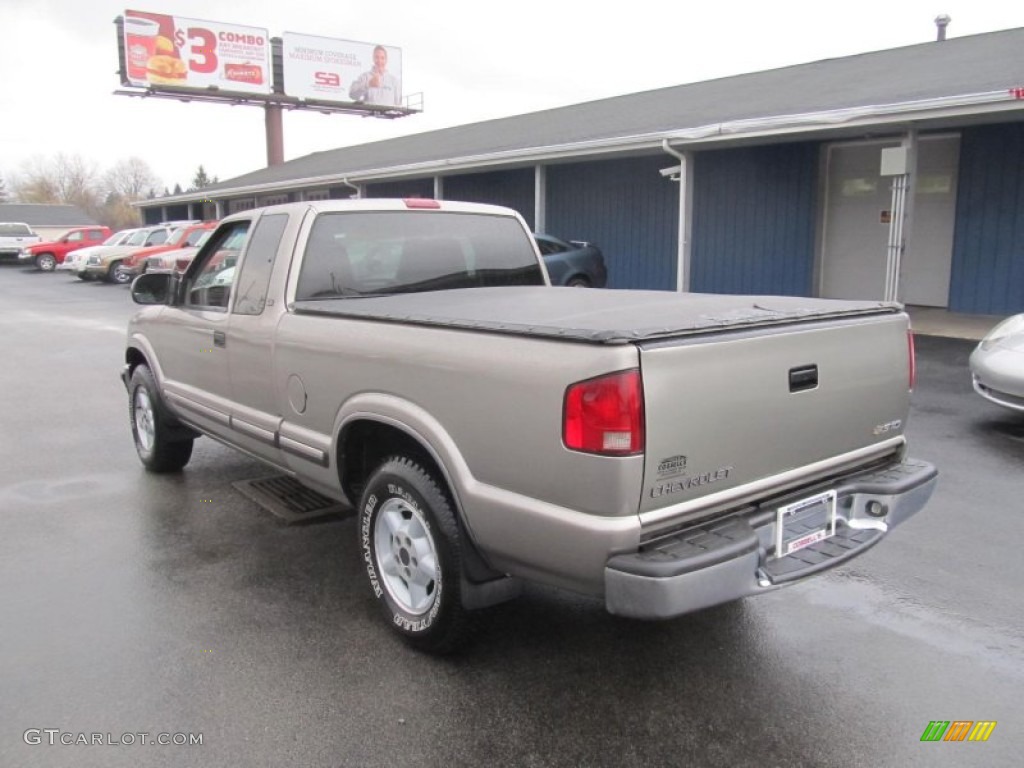 2002 S10 LS Extended Cab 4x4 - Light Pewter Metallic / Medium Gray photo #3