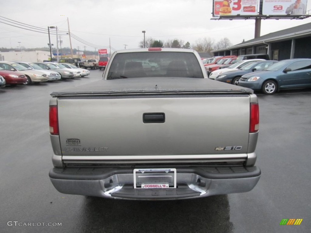 2002 S10 LS Extended Cab 4x4 - Light Pewter Metallic / Medium Gray photo #4