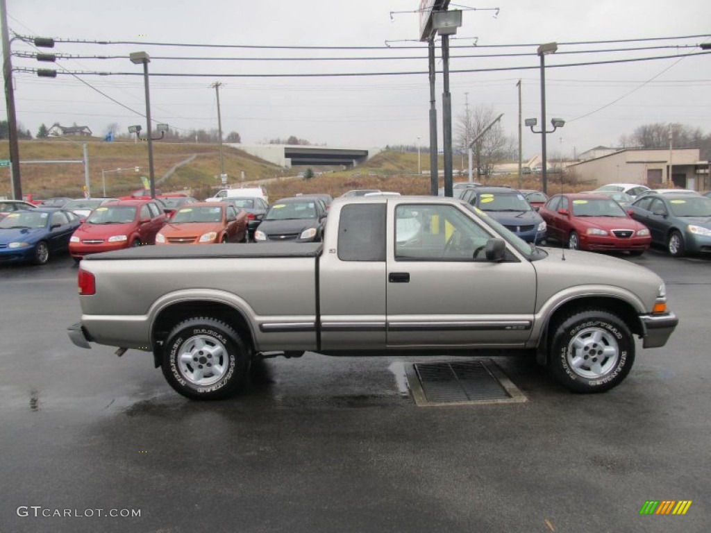 2002 S10 LS Extended Cab 4x4 - Light Pewter Metallic / Medium Gray photo #5