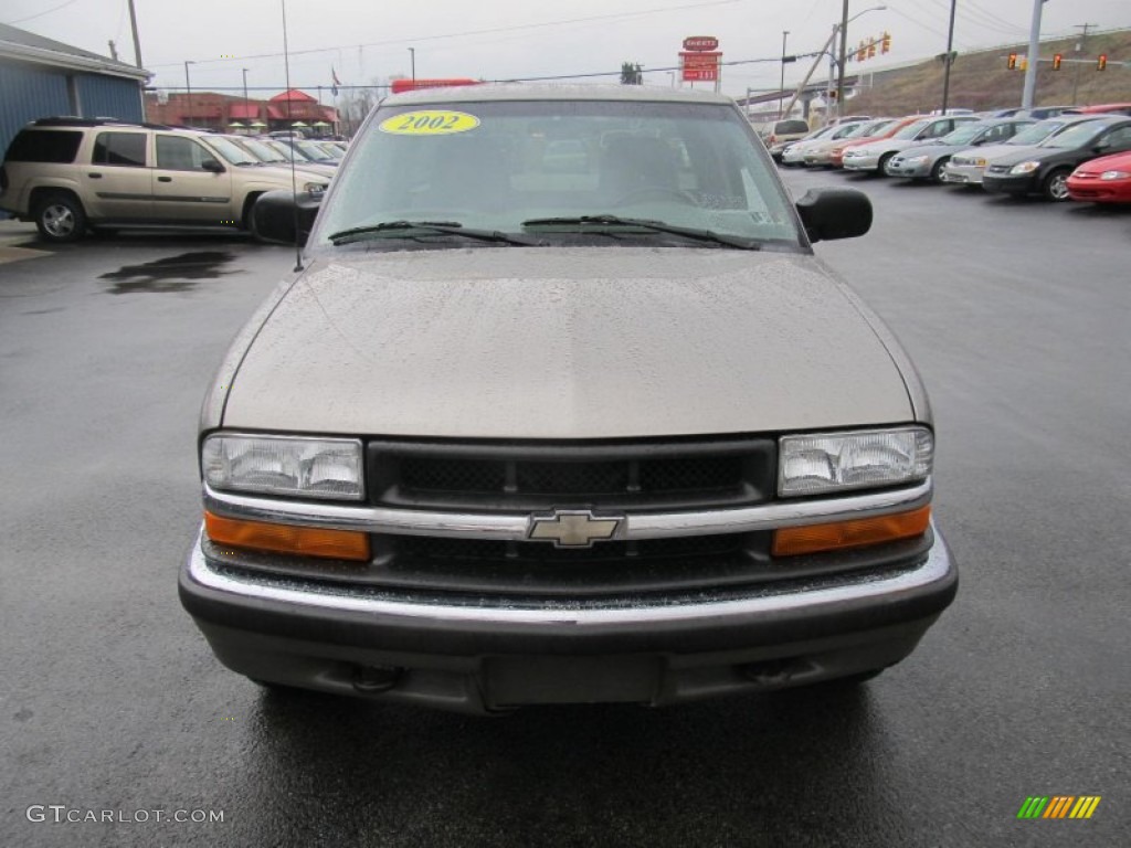 2002 S10 LS Extended Cab 4x4 - Light Pewter Metallic / Medium Gray photo #7