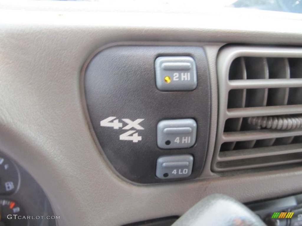 2002 S10 LS Extended Cab 4x4 - Light Pewter Metallic / Medium Gray photo #13