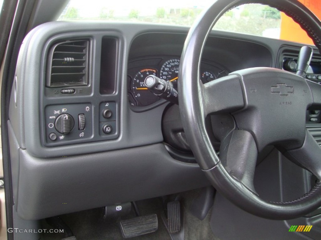 2005 Chevrolet Silverado 2500HD LS Extended Cab Controls Photo #74008293