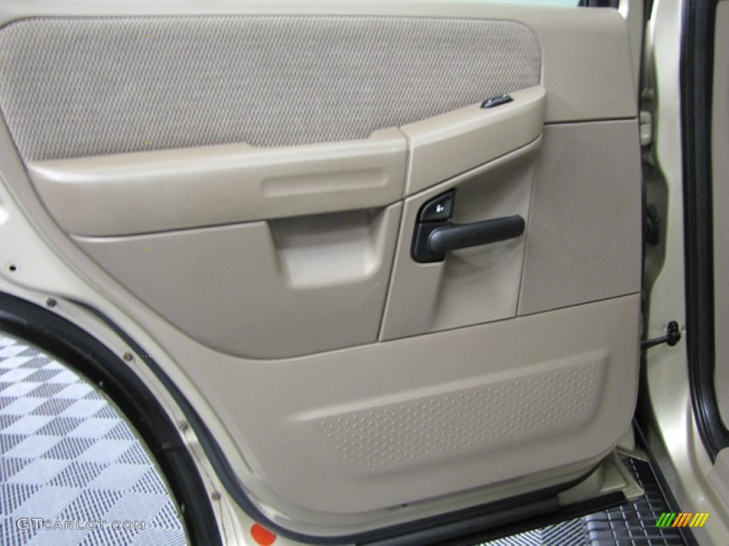 2002 Explorer XLT 4x4 - Harvest Gold Metallic / Medium Parchment photo #17