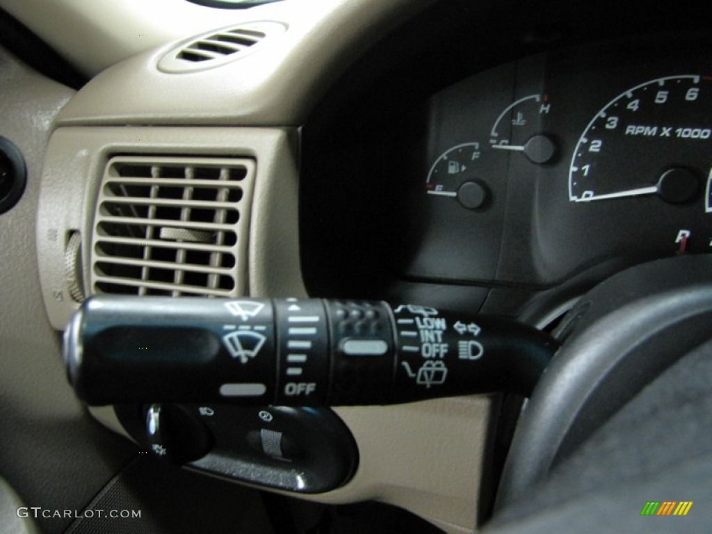 2002 Explorer XLT 4x4 - Harvest Gold Metallic / Medium Parchment photo #23