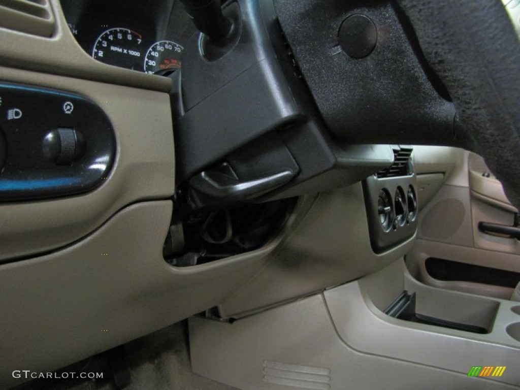 2002 Explorer XLT 4x4 - Harvest Gold Metallic / Medium Parchment photo #24