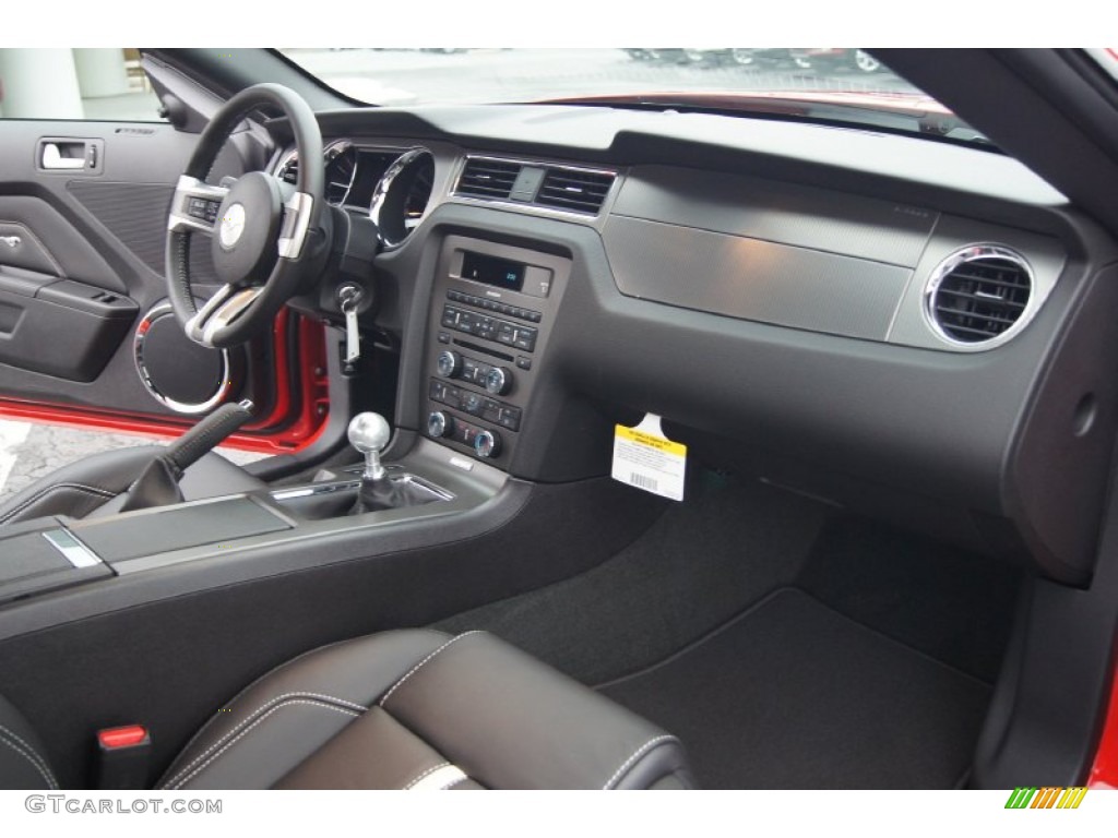 2013 Ford Mustang GT Premium Coupe Charcoal Black/Cashmere Accent Dashboard Photo #74014964
