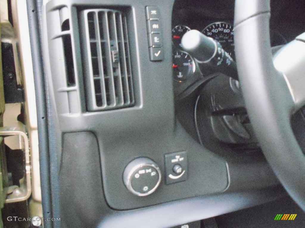 2013 Express 2500 Cargo Van - Sandstone Metallic / Neutral photo #20