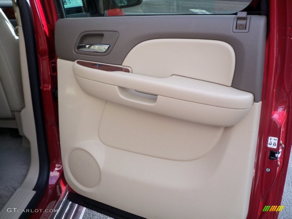 2013 Chevrolet Suburban 2500 LT Light Cashmere/Dark Cashmere Door Panel Photo #74015732
