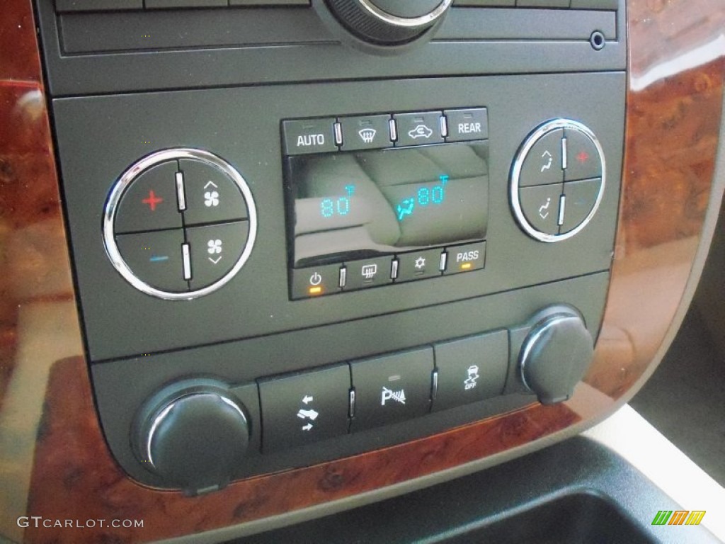 2013 Chevrolet Suburban 2500 LT Controls Photo #74016033