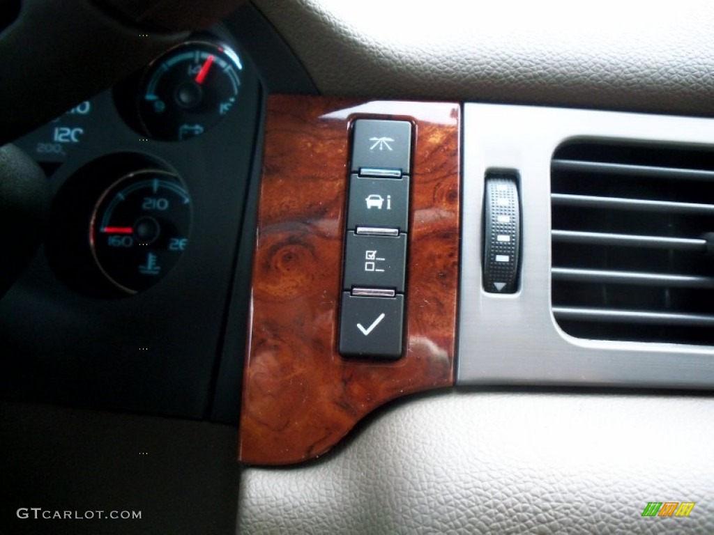 2013 Chevrolet Suburban 2500 LT Controls Photo #74016140