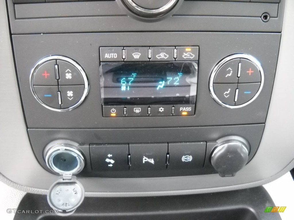 2013 GMC Sierra 3500HD SLT Crew Cab 4x4 Dually Controls Photo #74017251