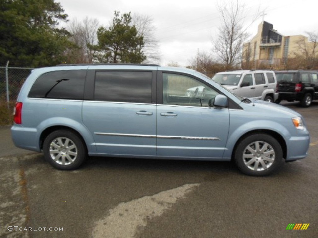 2013 Town & Country Touring - Crystal Blue Pearl / Black/Light Graystone photo #5