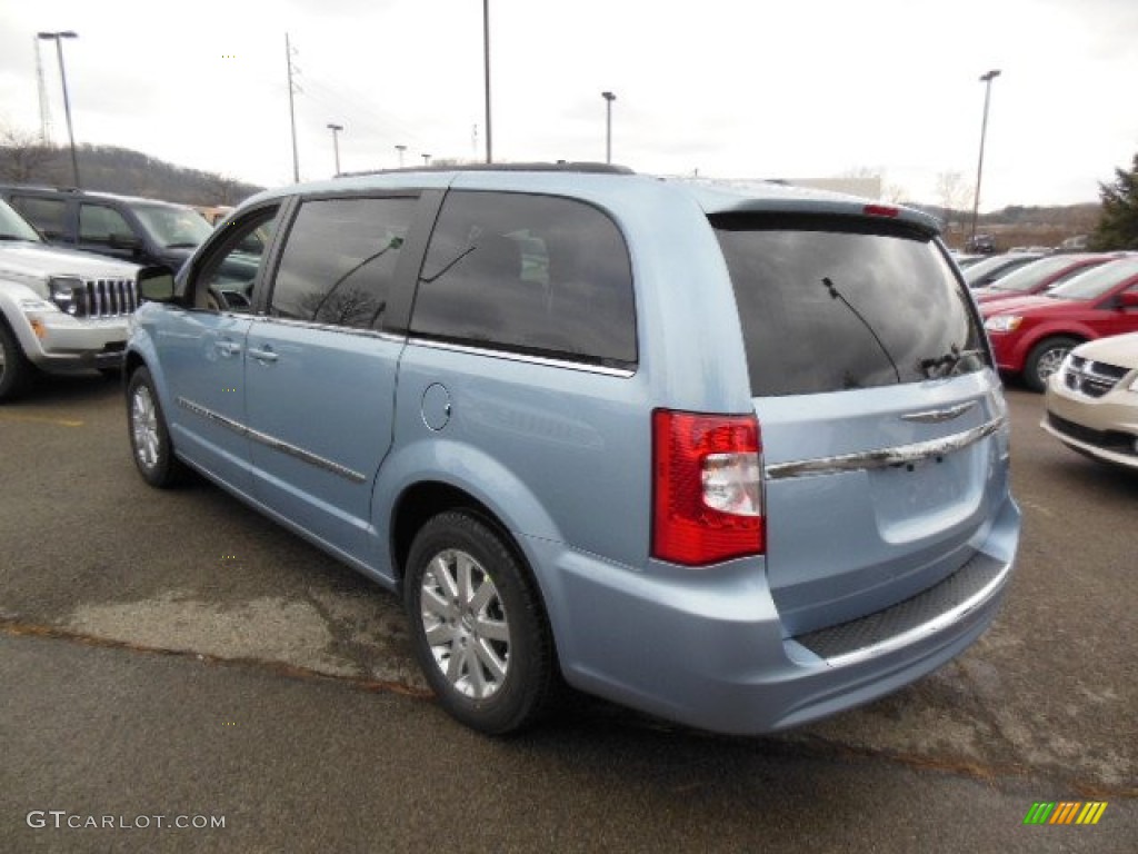 2013 Town & Country Touring - Crystal Blue Pearl / Black/Light Graystone photo #8
