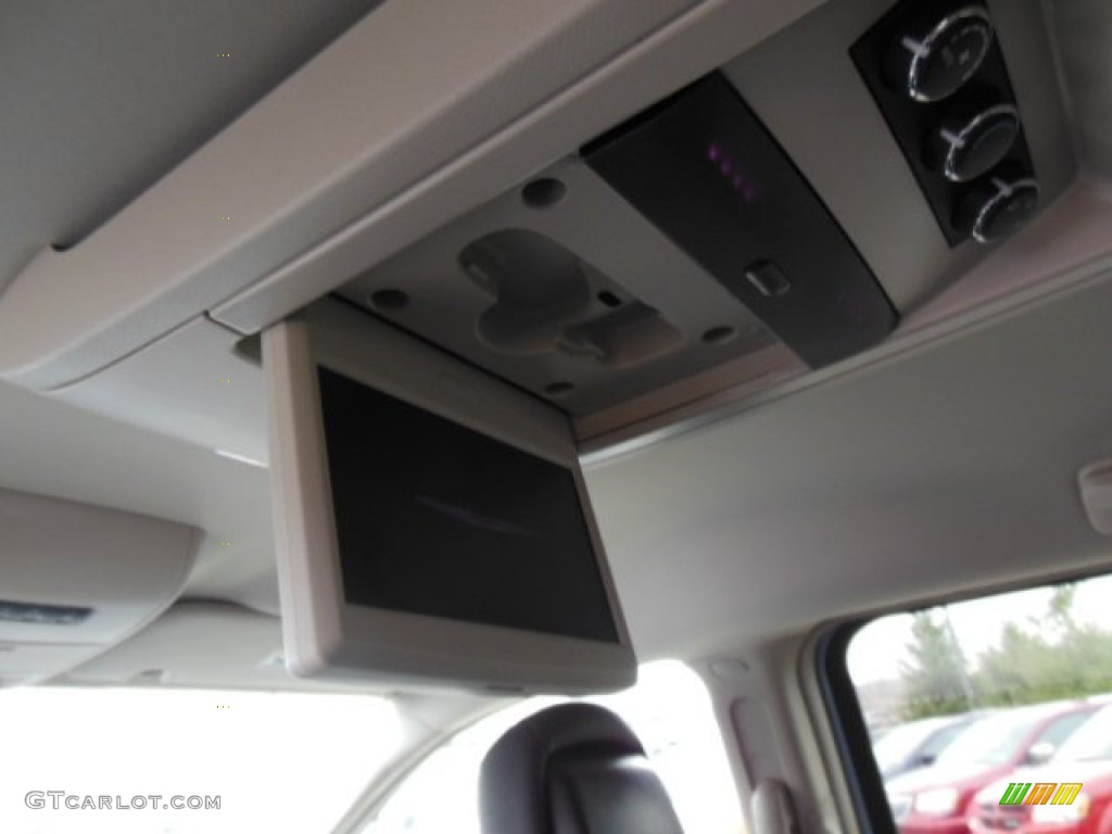 2013 Town & Country Touring - Crystal Blue Pearl / Black/Light Graystone photo #15