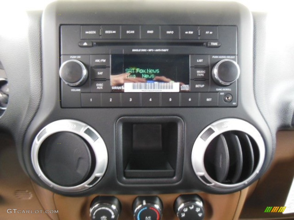 2013 Wrangler Rubicon 4x4 - Commando Green / Black photo #15