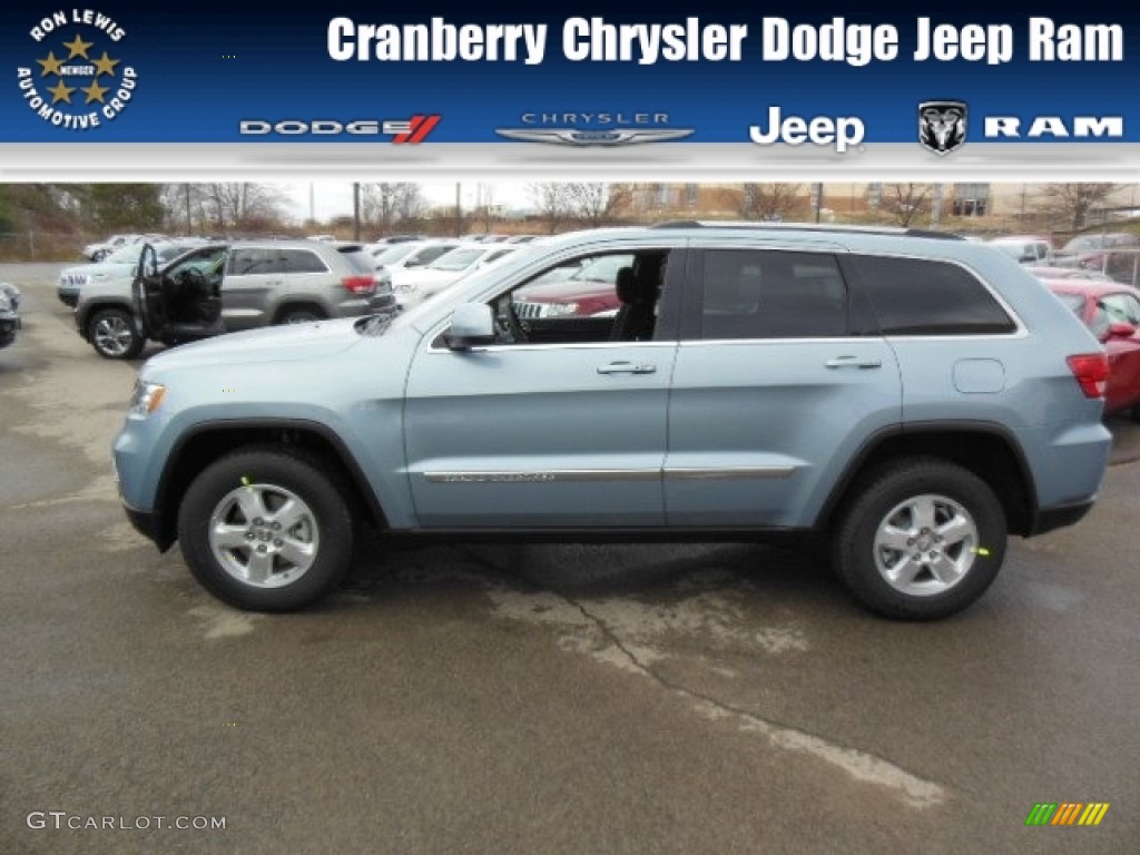 2013 Grand Cherokee Laredo 4x4 - Winter Chill Pearl / Black photo #1