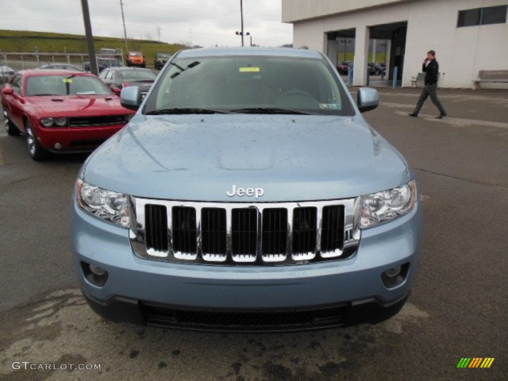 2013 Grand Cherokee Laredo 4x4 - Winter Chill Pearl / Black photo #3