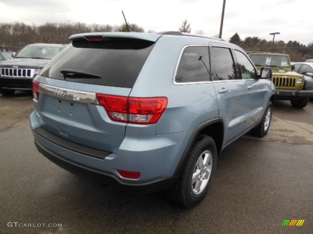 2013 Grand Cherokee Laredo 4x4 - Winter Chill Pearl / Black photo #6