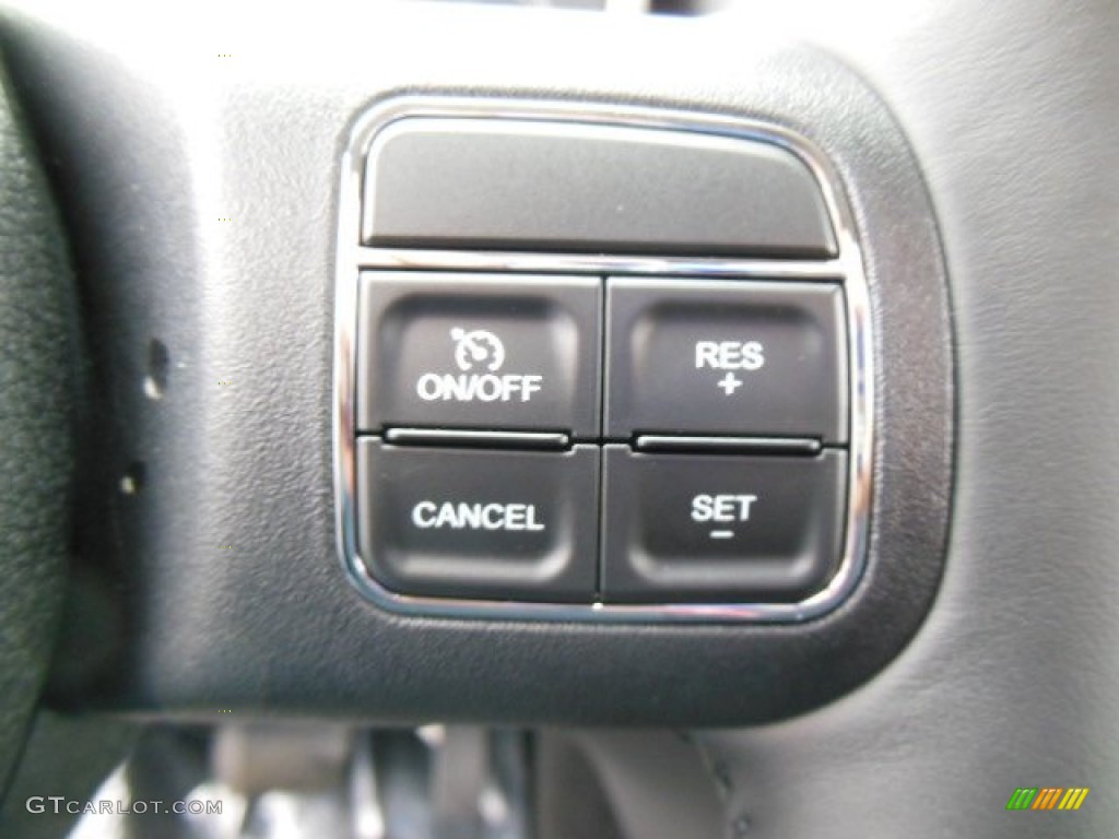 2013 Grand Cherokee Laredo 4x4 - Winter Chill Pearl / Black photo #19