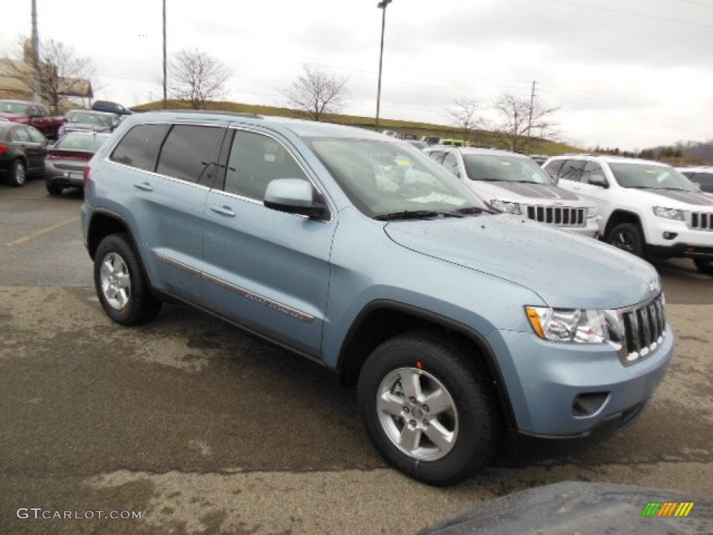 2013 Grand Cherokee Laredo 4x4 - Winter Chill Pearl / Black photo #4