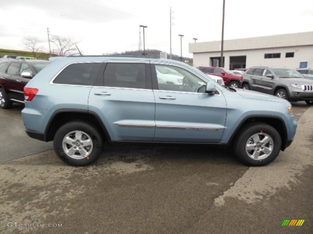 2013 Grand Cherokee Laredo 4x4 - Winter Chill Pearl / Black photo #5