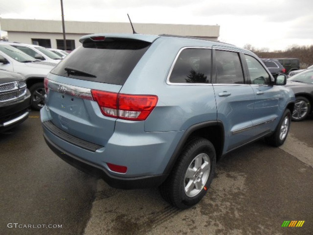 2013 Grand Cherokee Laredo 4x4 - Winter Chill Pearl / Black photo #6