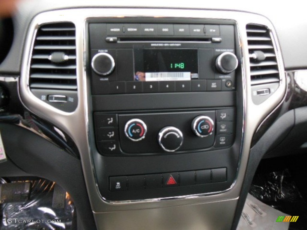 2013 Grand Cherokee Laredo 4x4 - Winter Chill Pearl / Black photo #16