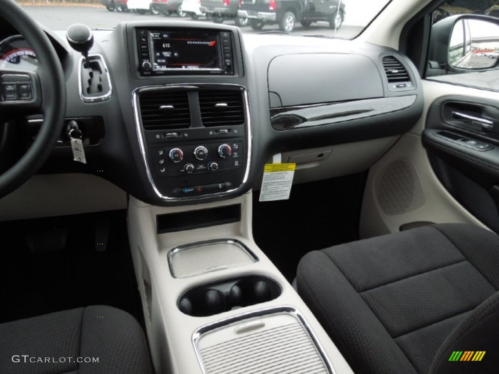 2013 Dodge Grand Caravan SXT Black/Light Graystone Dashboard Photo #74025350