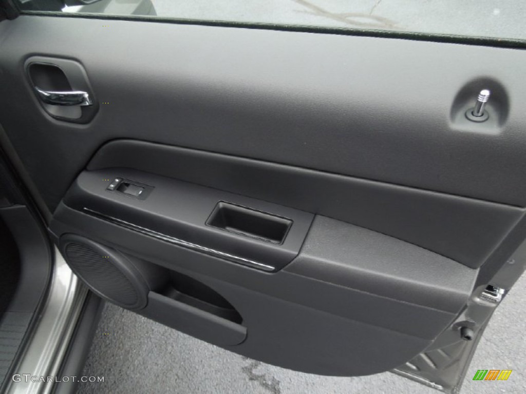 2013 Jeep Patriot Limited Door Panel Photos