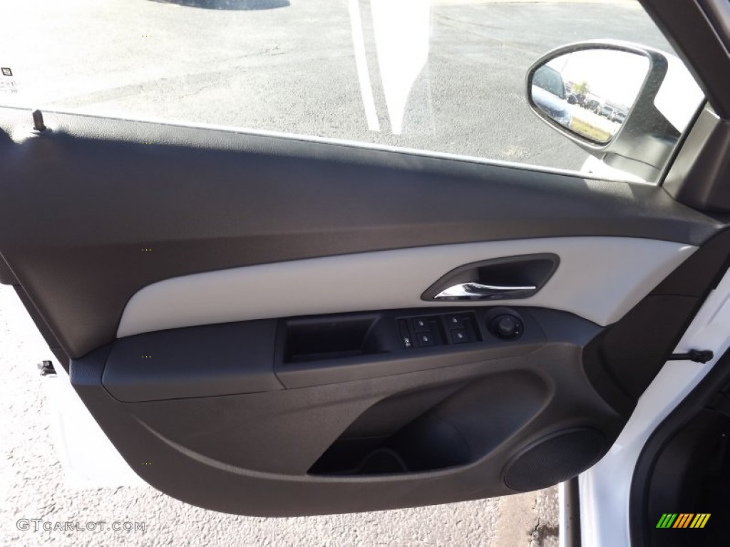 2013 Cruze LT - Summit White / Medium Titanium photo #12