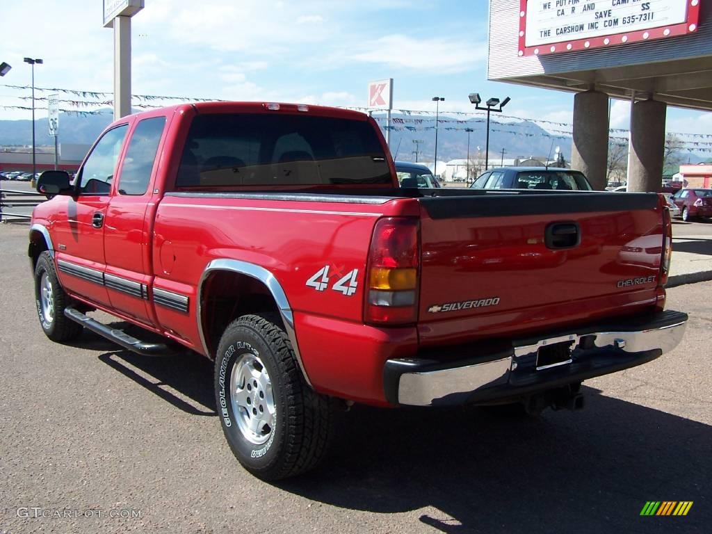 2001 Silverado 1500 LS Extended Cab 4x4 - Victory Red / Graphite photo #28