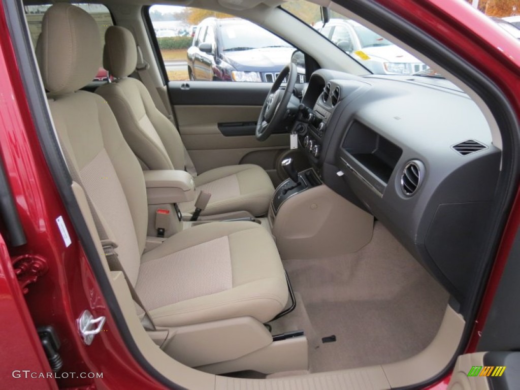 Dark Slate Gray/Light Pebble Interior 2013 Jeep Compass Latitude Photo #74040711
