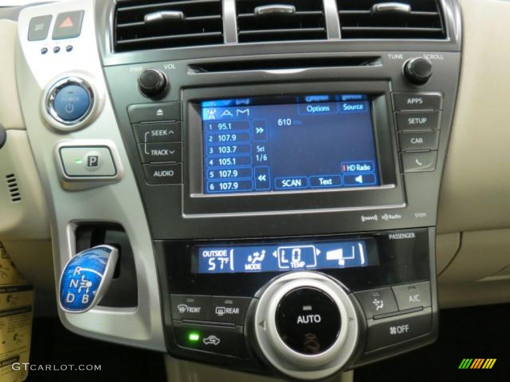 2013 Toyota Prius v Three Hybrid Controls Photo #74042780