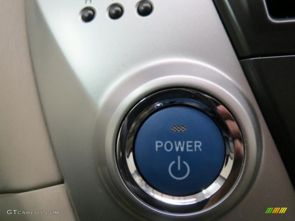 2013 Toyota Prius v Three Hybrid Controls Photo #74042819