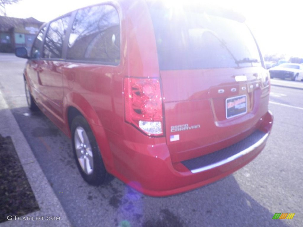 2013 Grand Caravan SE - Redline 2 Coat Pearl / Black/Light Graystone photo #3