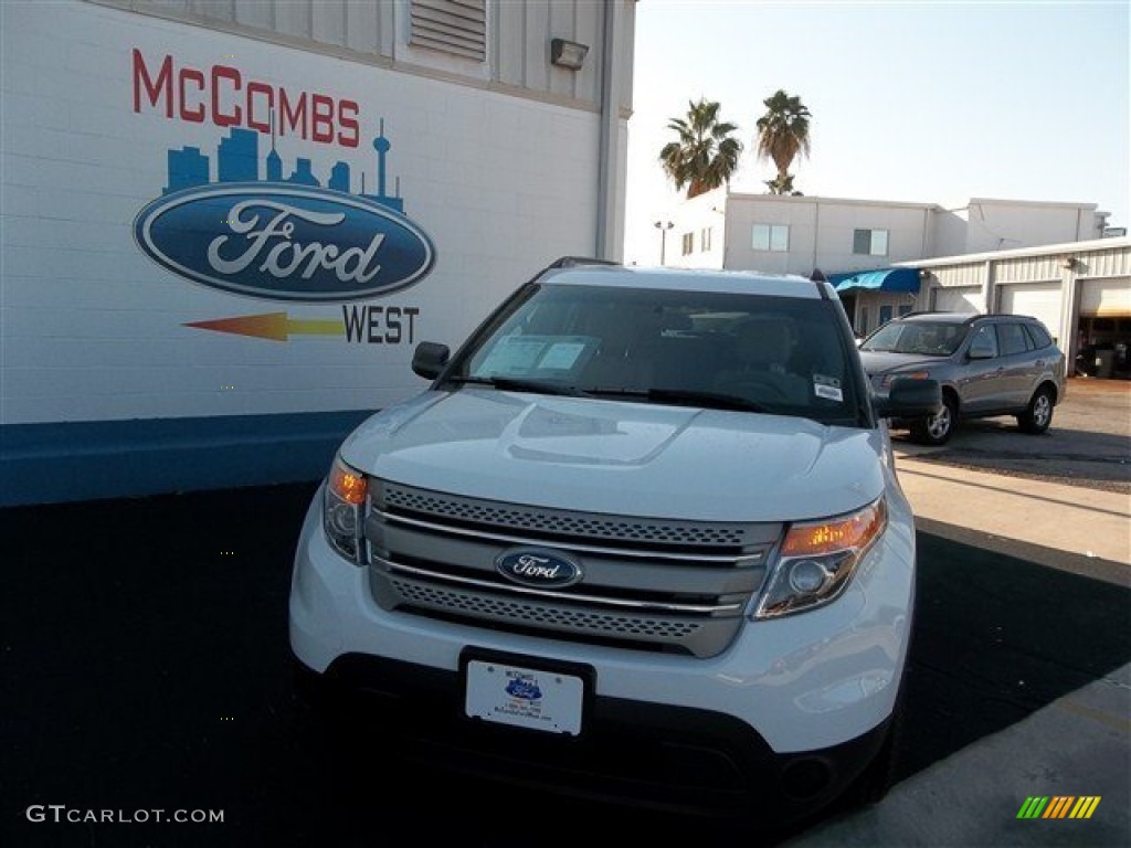 2013 Explorer FWD - Oxford White / Medium Light Stone photo #1